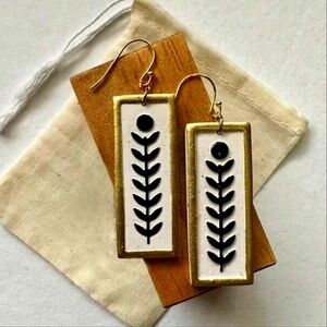 Simple and neat boho style nature pendant earrings